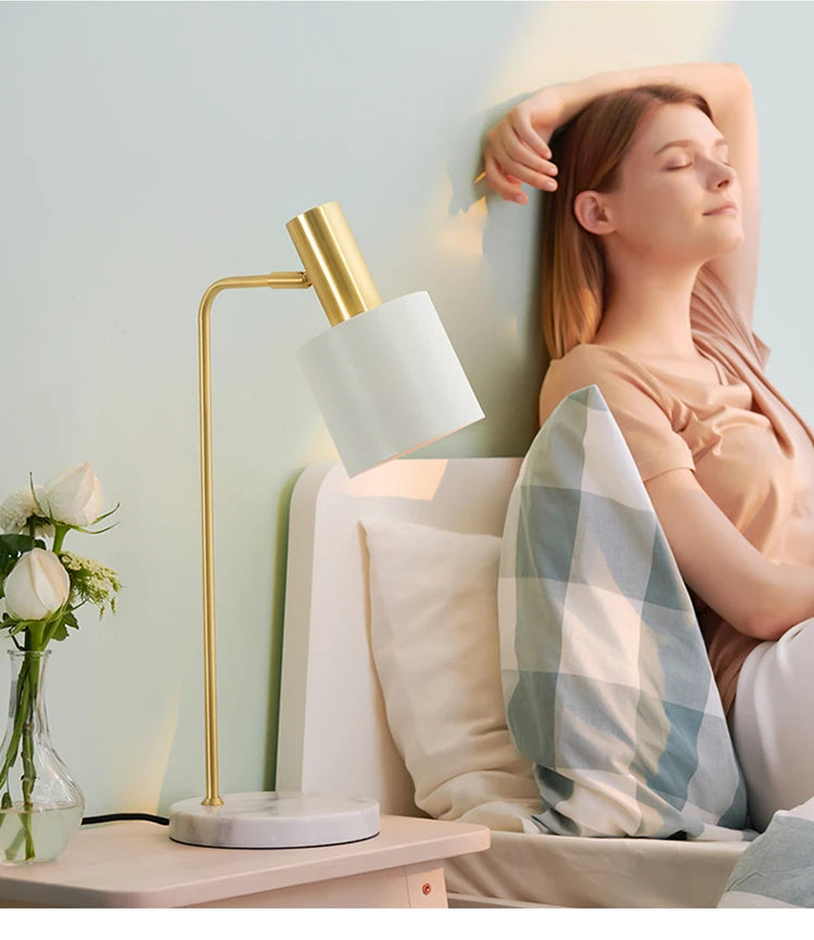 Luminária de Mesa LED Multi-ângulo com Proteção Ocular – Estilo Nórdico