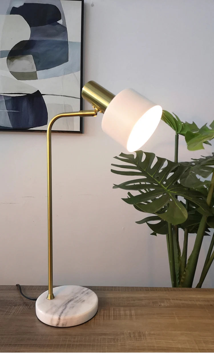 Luminária de Mesa LED Multi-ângulo com Proteção Ocular – Estilo Nórdico