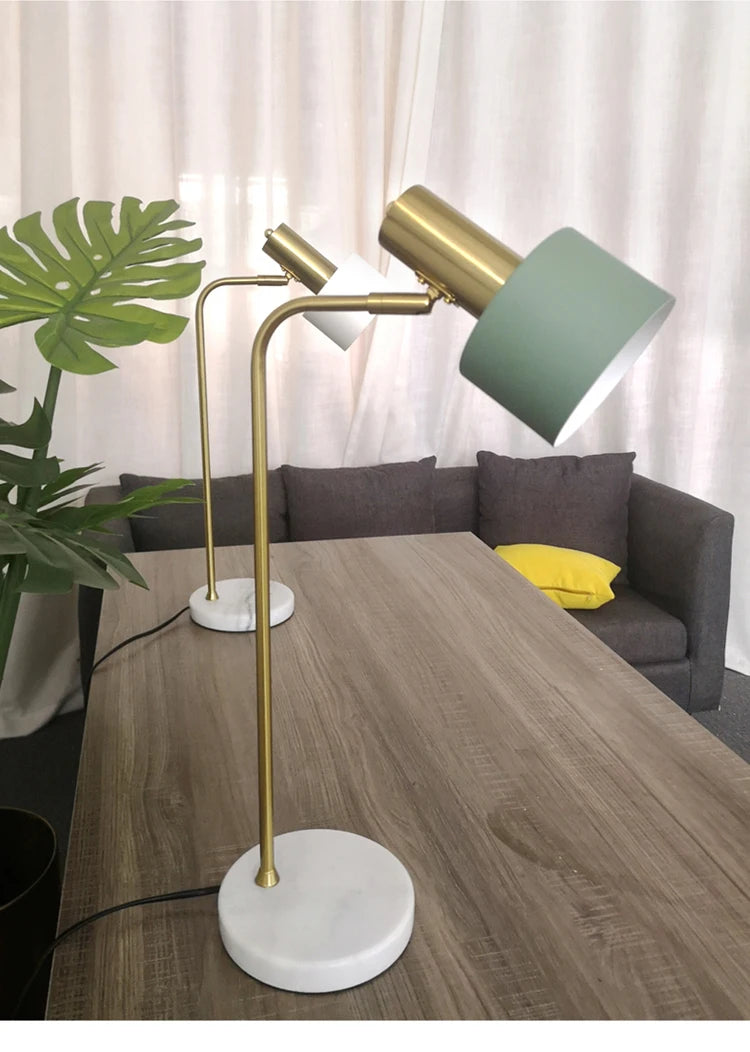 Luminária de Mesa LED Multi-ângulo com Proteção Ocular – Estilo Nórdico