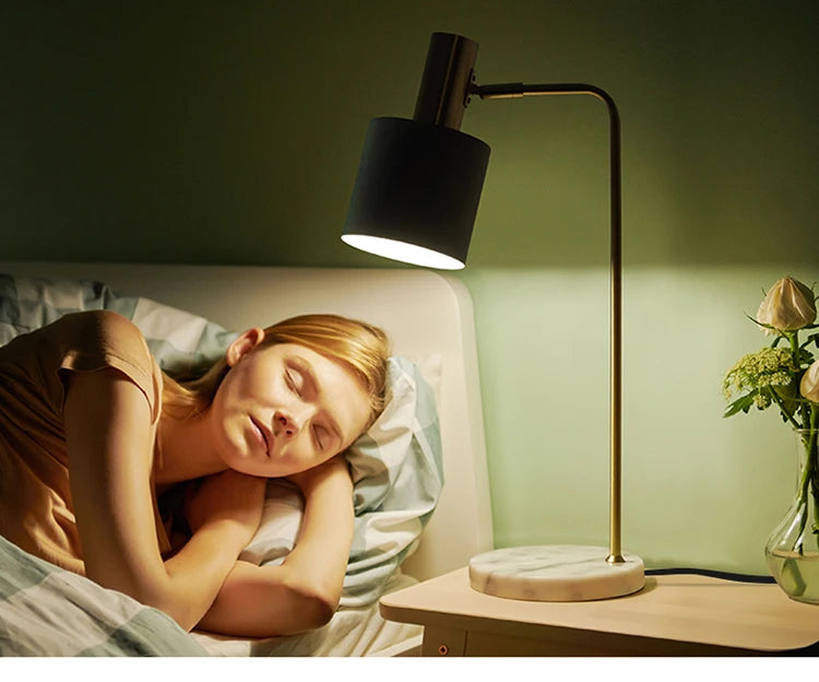 Luminária de Mesa LED Multi-ângulo com Proteção Ocular – Estilo Nórdico