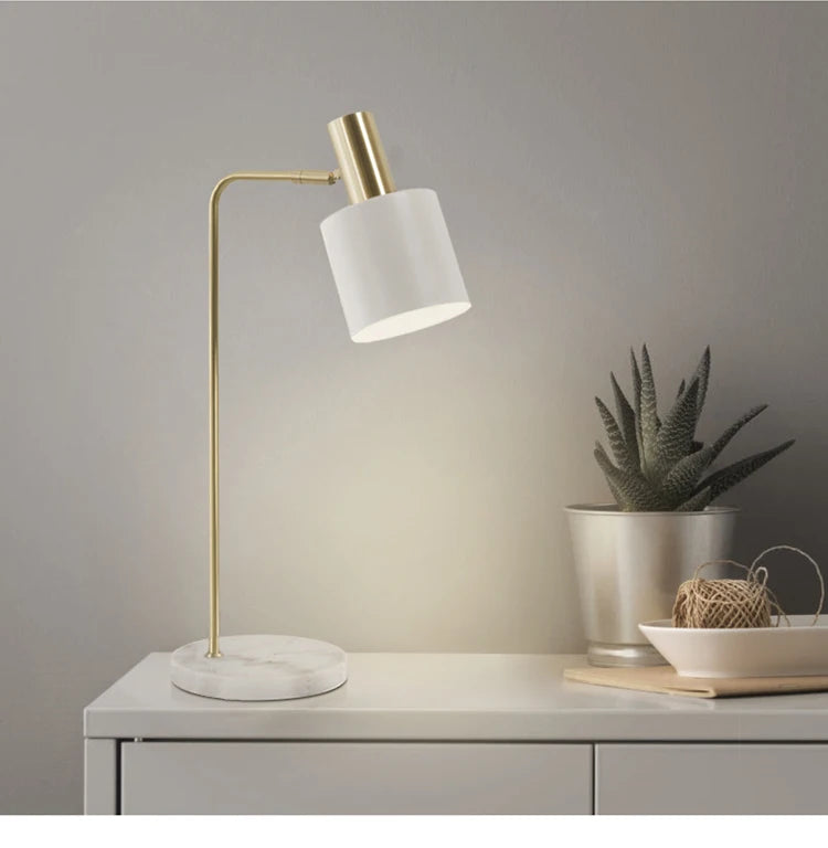 Luminária de Mesa LED Multi-ângulo com Proteção Ocular – Estilo Nórdico