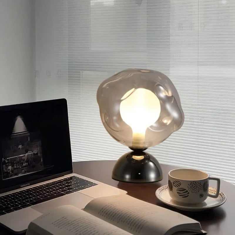 Luminaria de Mesa Armiora - Vidro Texturizado e Metal Escovado - cabeceira escultural