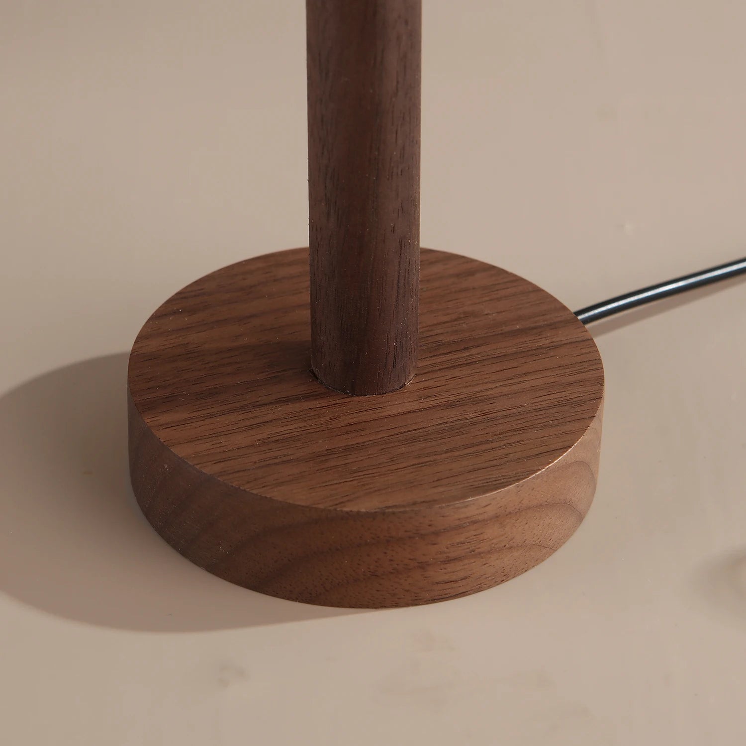 Luminária de Mesa Madeira USB com Ângulo Regulável – Luz Noturna