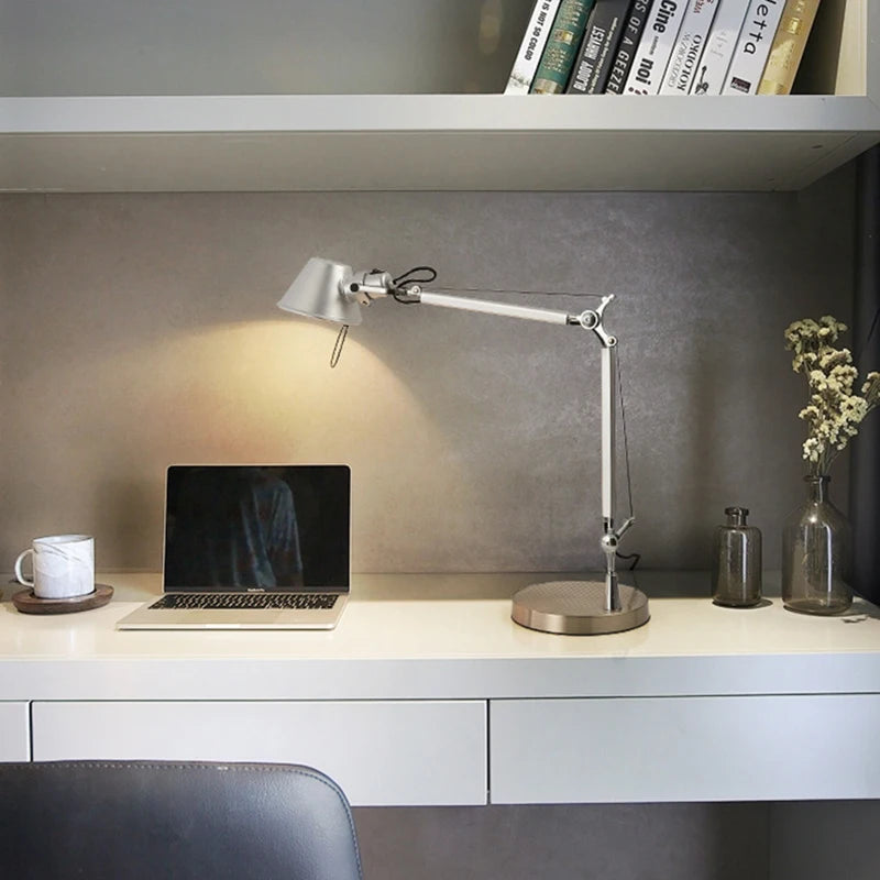 Luminária de Mesa Alumínio Cromado E27 Ângulo Regulável – Quarto e Escritório