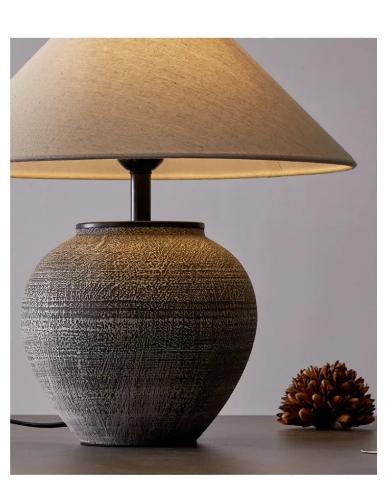 Luminaria de Mesa Avsia - Ceramica Artesanal e Linho - mesa lateral japandi