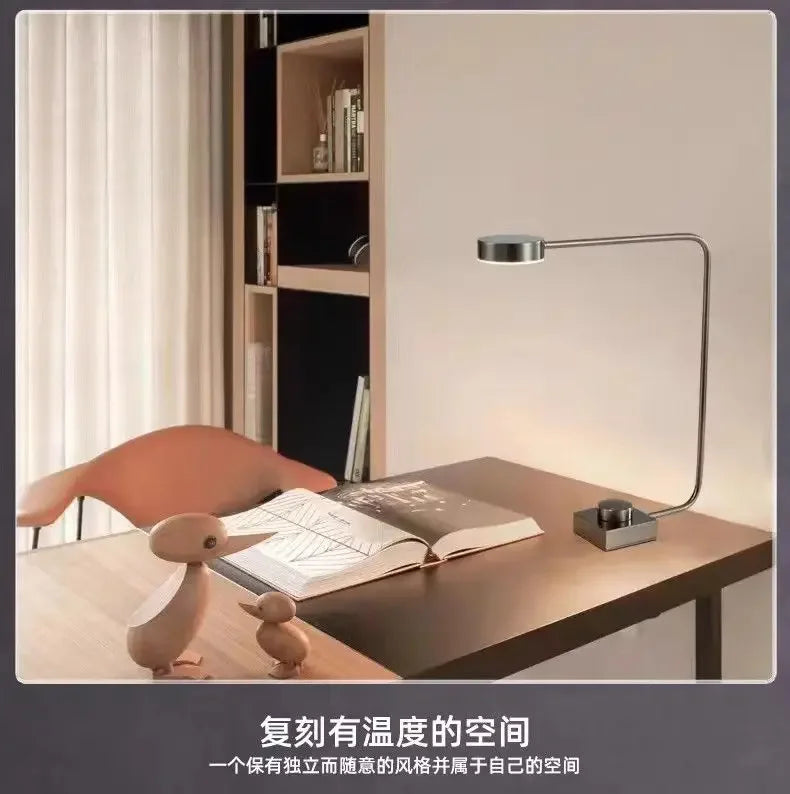 Luminária de Mesa Italiana Dimmável LED – Minimalista para Cabeceira