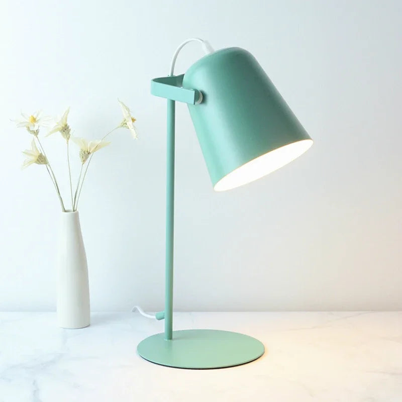 Luminária de Mesa LED Nórdica Preta para Estudo – Dormítorio e Home Office