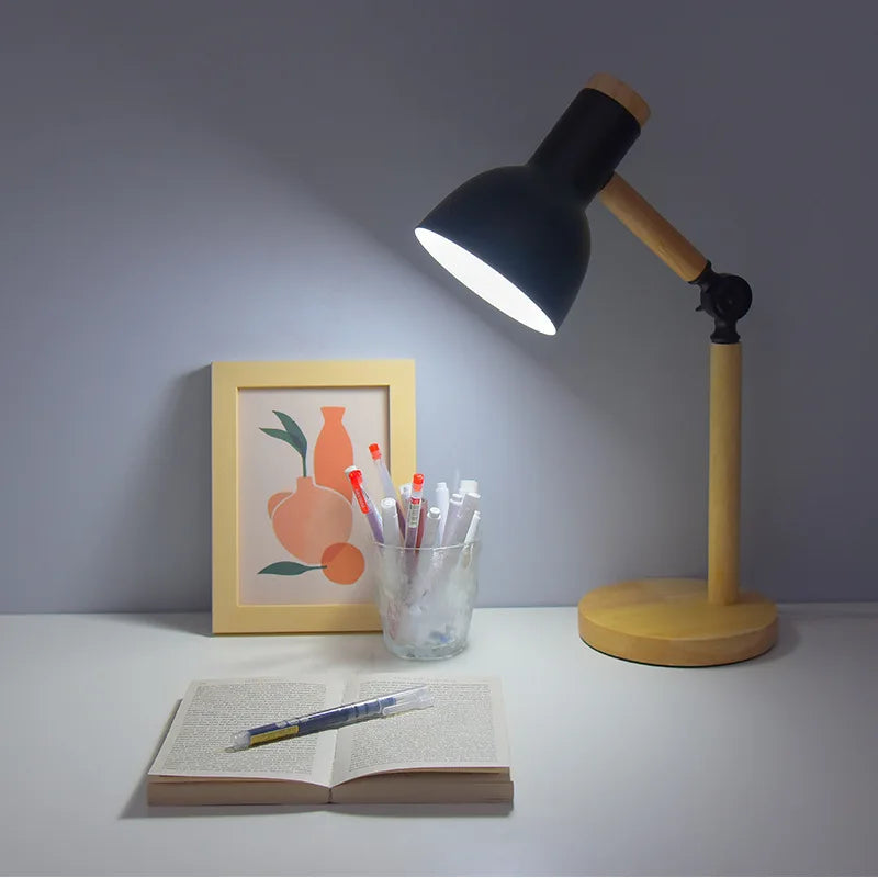 Luminária de Mesa Madeira Nórdica E27 Altura Regulável – Proteção Ocular