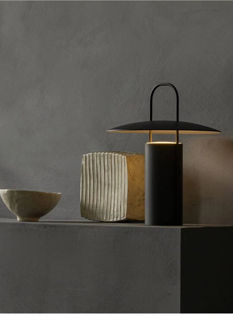 Luminaria de Mesa Ardiina - Acabamento Natural - escritorio contemporaneo