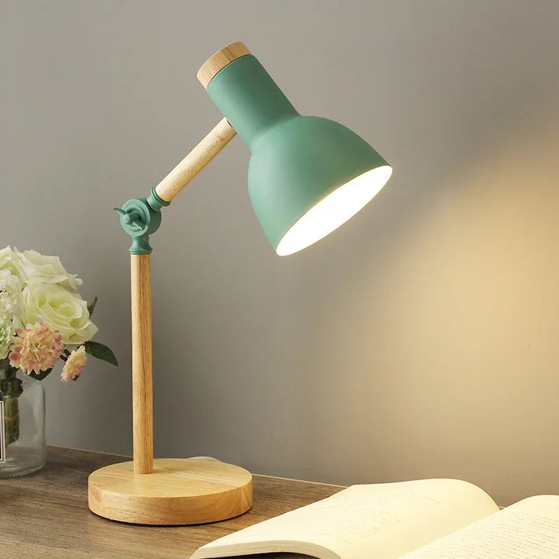 Luminária de Mesa Madeira Nórdica LED Giratória – Leitura e Decoração