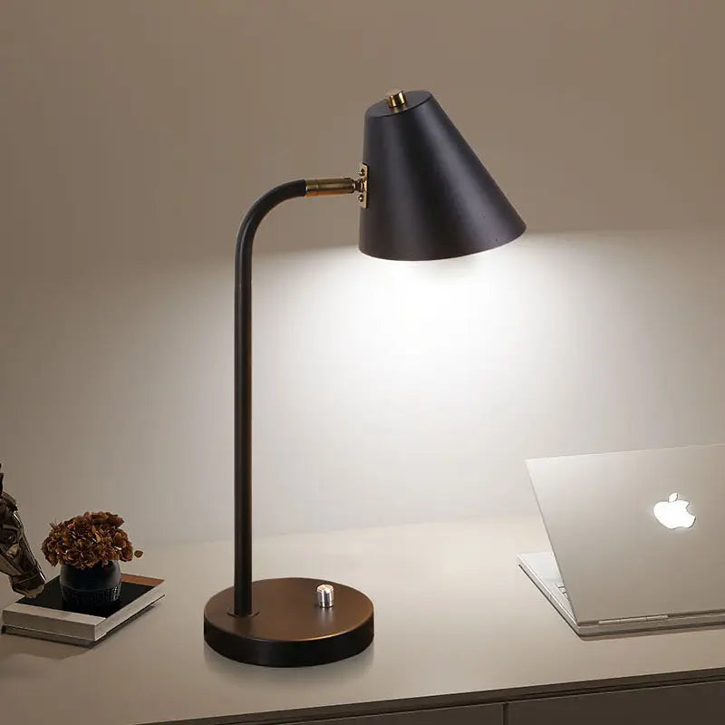 Luminária de Mesa LED Nórdica Proteção Ocular – Cabeceira e Estudo