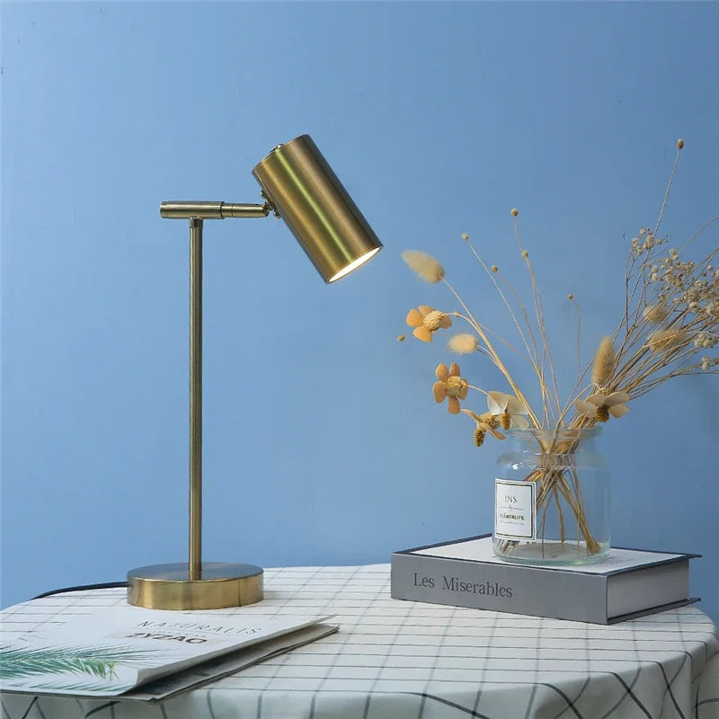 Luminária de Mesa Dourada Nórdica LED – Proteção Ocular para Escritório