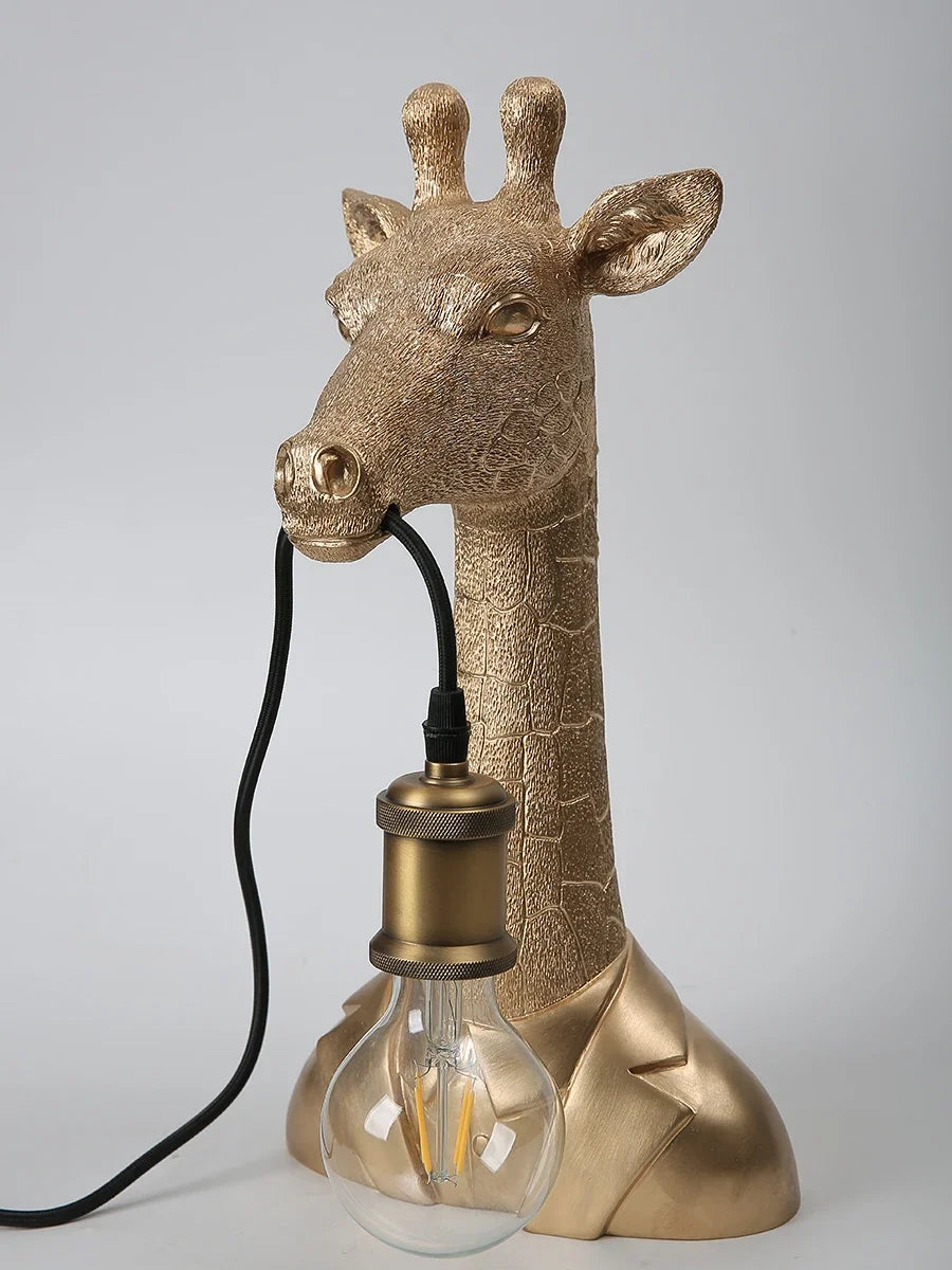 Luminária de Mesa Girafa Resina LED E27 – Decoração Dourada e Infantil