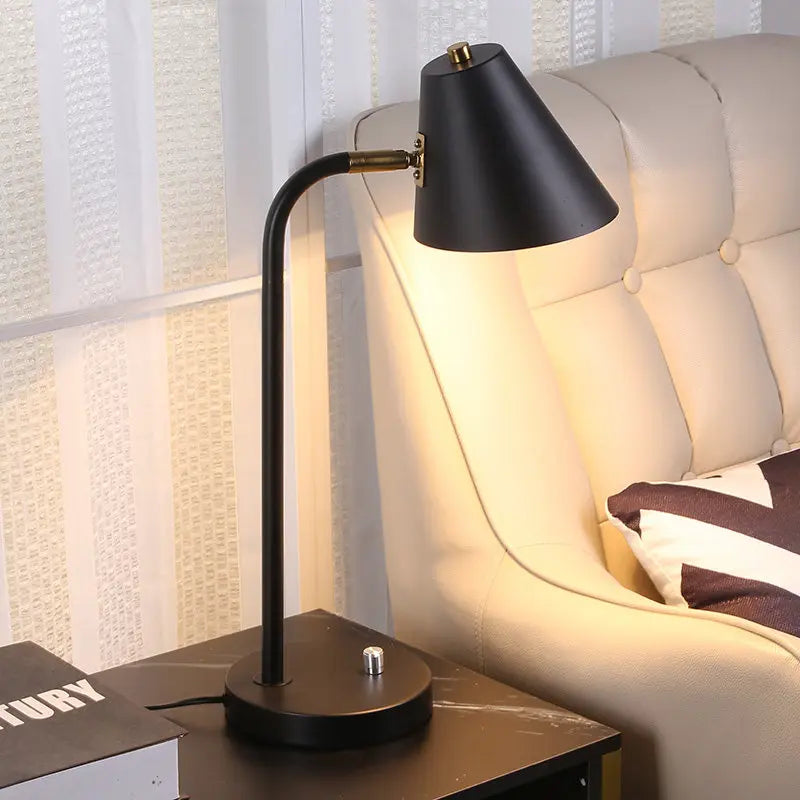 Luminária de Mesa LED Nórdica Proteção Ocular – Cabeceira e Estudo