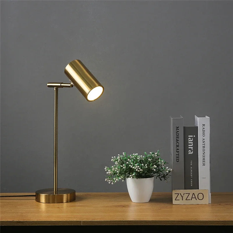 Luminária de Mesa Dourada Nórdica LED – Proteção Ocular para Escritório