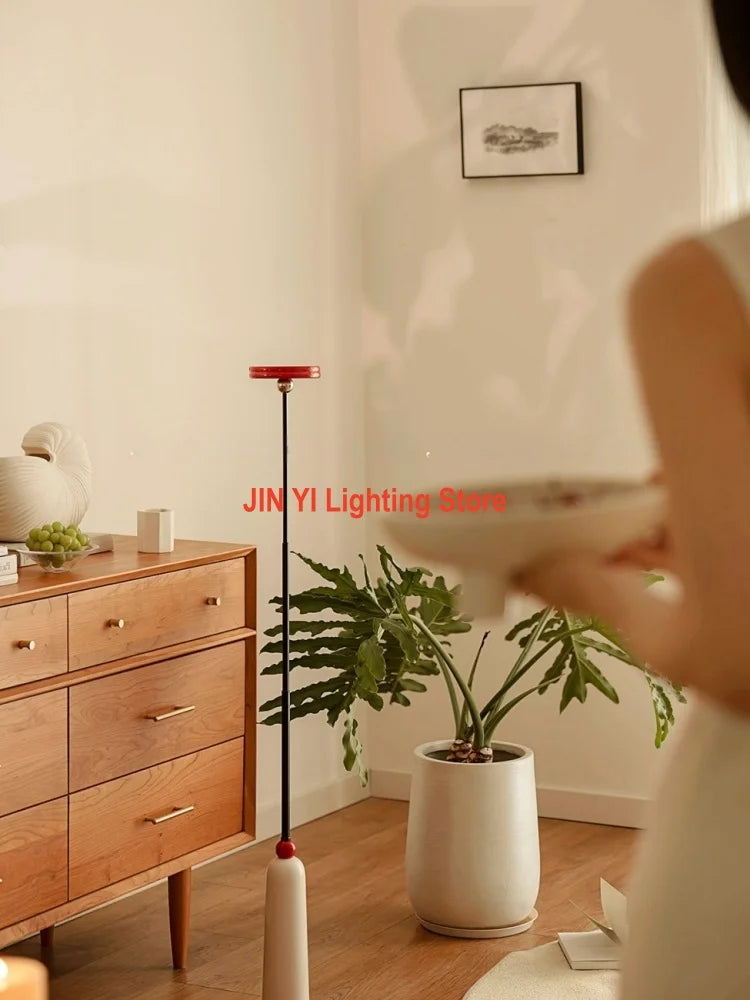 Luminária de Mesa LED Escalável Branca USB – Arte Minimalista