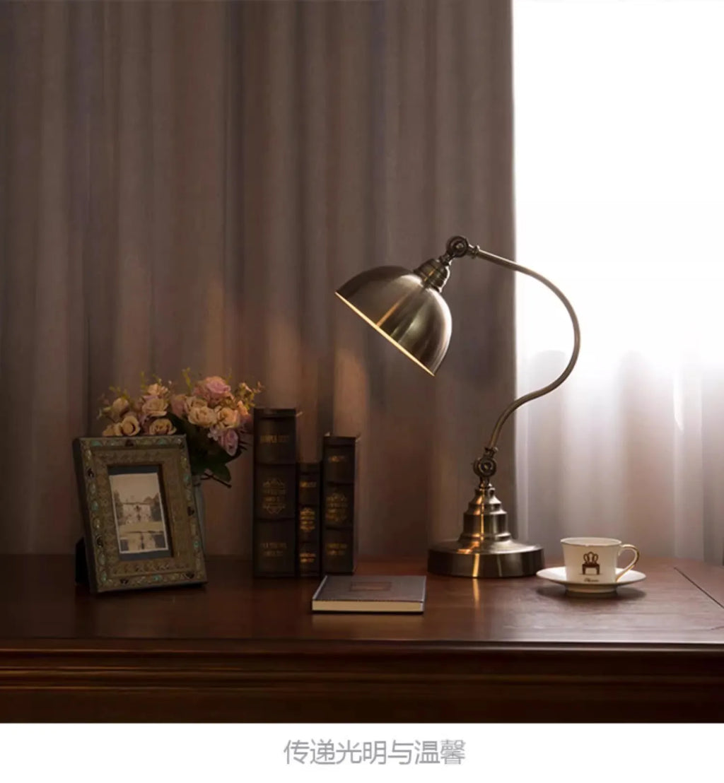 Luminária de Mesa Americana Ferro Forjado Bronze – Sala e Escritório