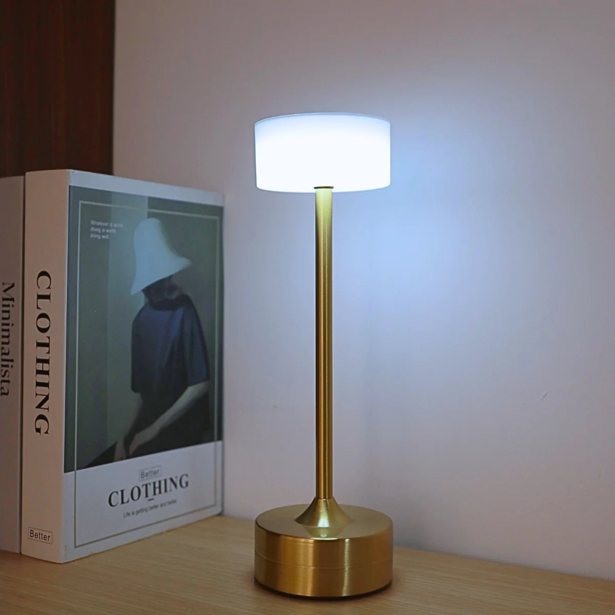 Luminária de Mesa Haltere USB Touch 3 Cores – Minimalista para Quarto e Escritório