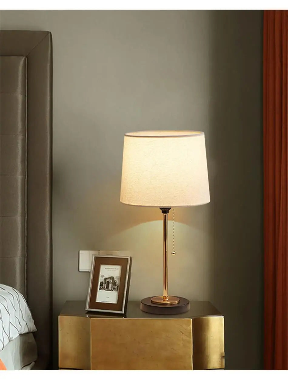 Luminária Mesa Metal Dourada LED Quarto Sala Estudo Criativa