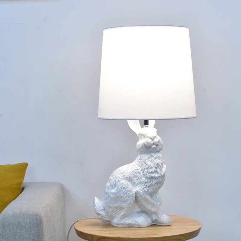 Luminária de Mesa Coelho LED Resina Nórdica – Quarto e Cabeceira
