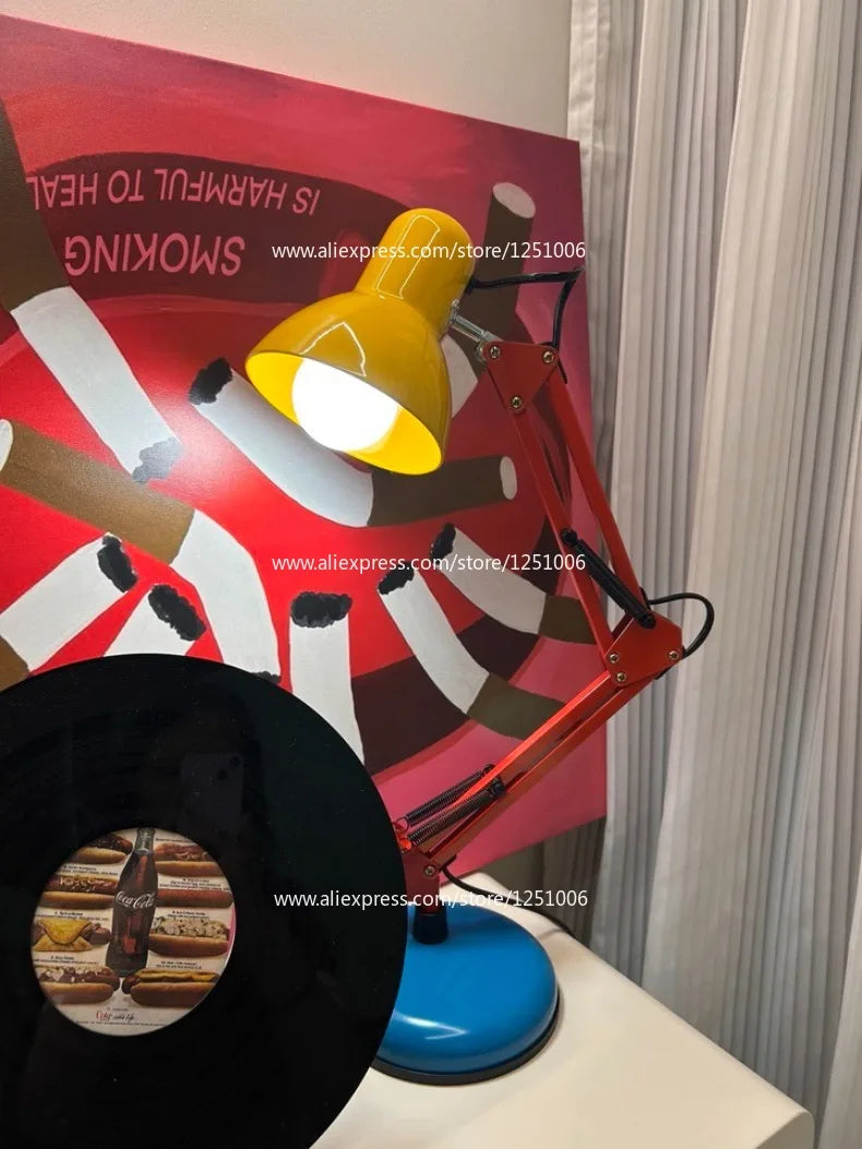 Luminária de Mesa Colorida com Garra 360° – Proteção Ocular 3 Temperaturas