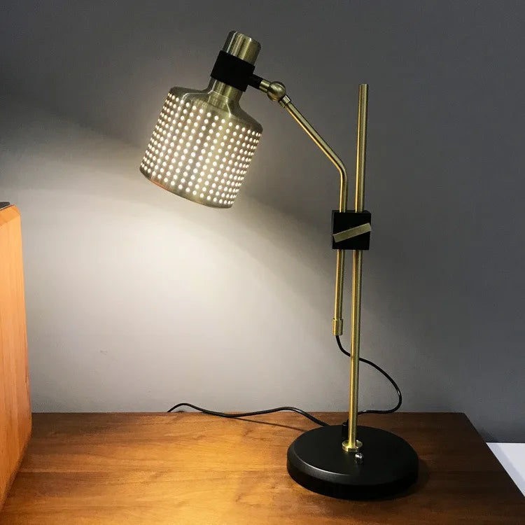 Luminária de Mesa Pós-Moderna Metálica Designer – Sala e Quarto
