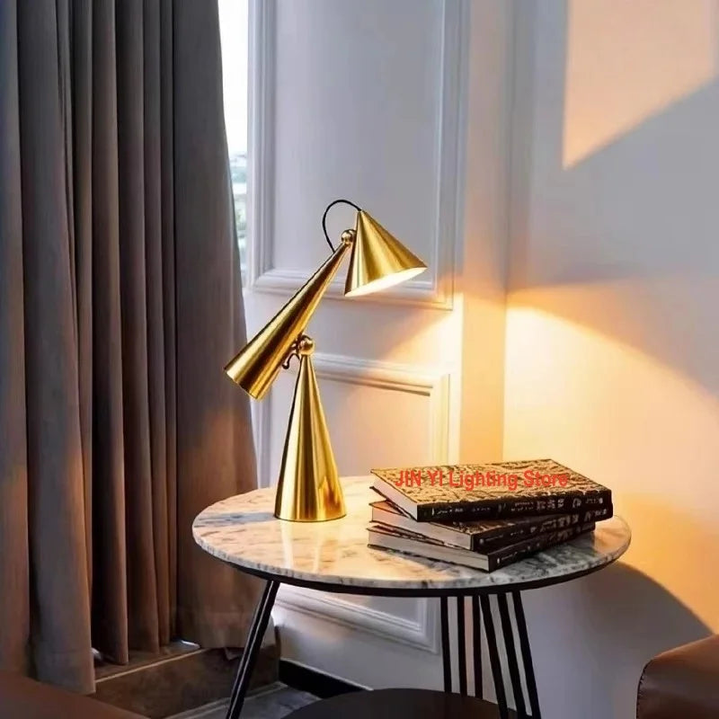 Luminária de Chão Cônica Portátil USB Nórdica – Arte para Sala e Quarto