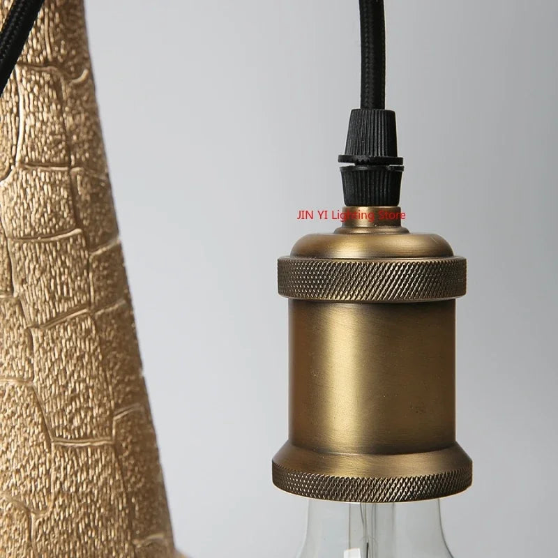 Luminária de Mesa Girafa Resina LED E27 – Decoração Dourada e Infantil