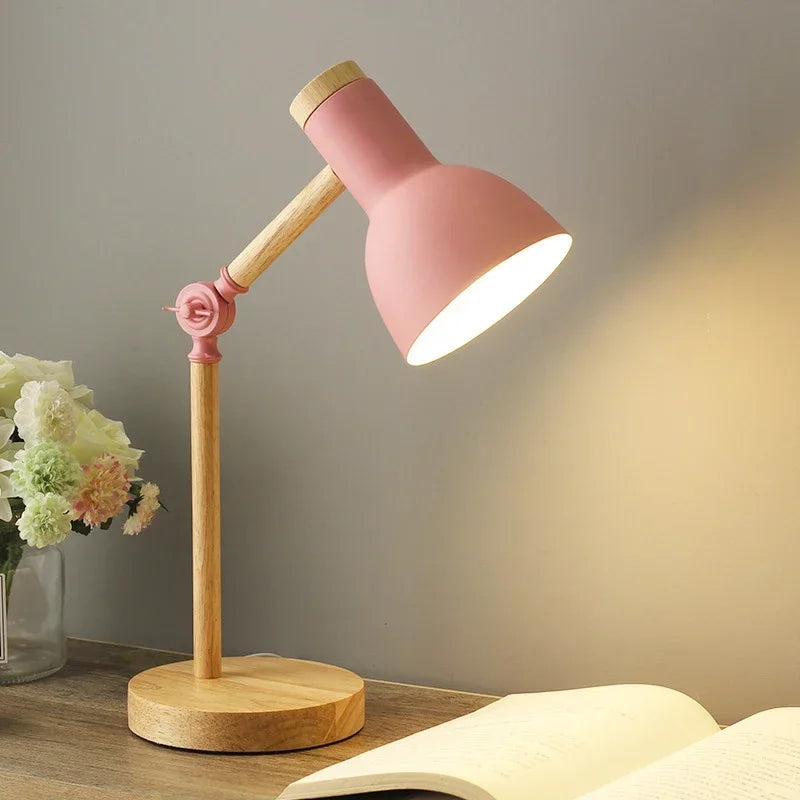 Luminária de Mesa Madeira Nórdica LED Giratória – Leitura e Decoração