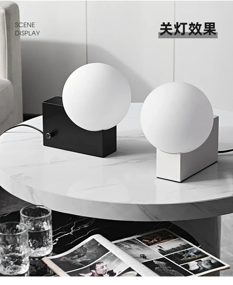 Luminária de Mesa Dinamarquesa Metal com Bola de Vidro LED – Designer
