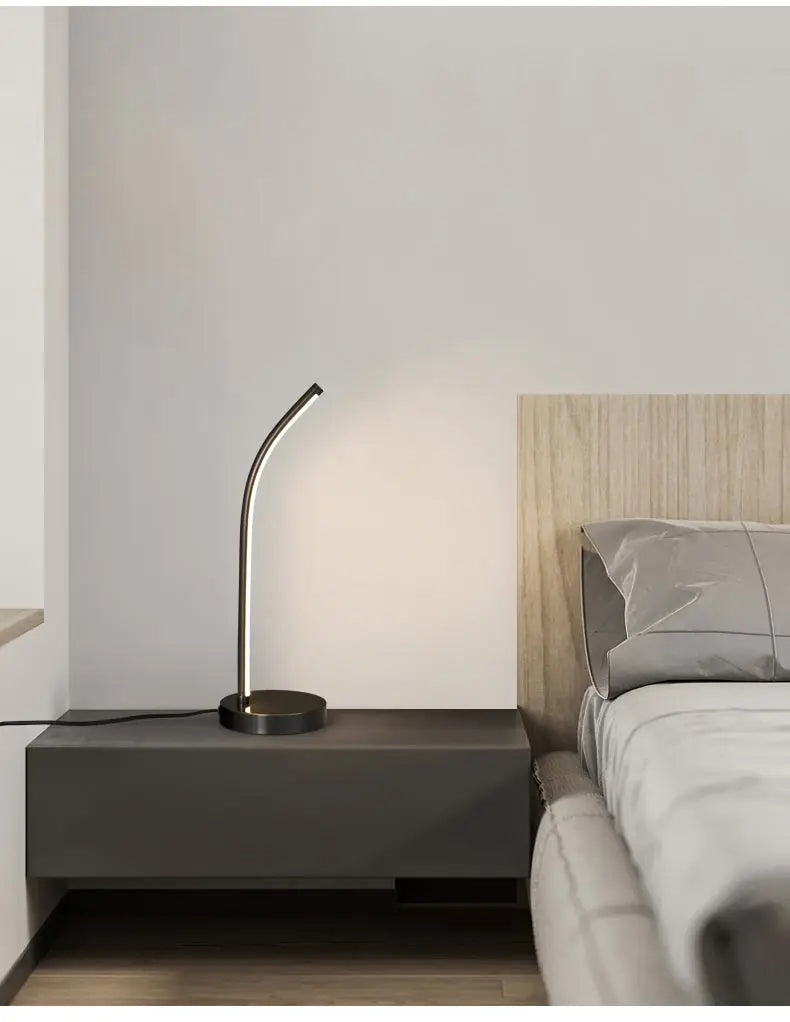 Luminária de Mesa Cobre Real com Cúpula Tecido LED – Quarto e Sala