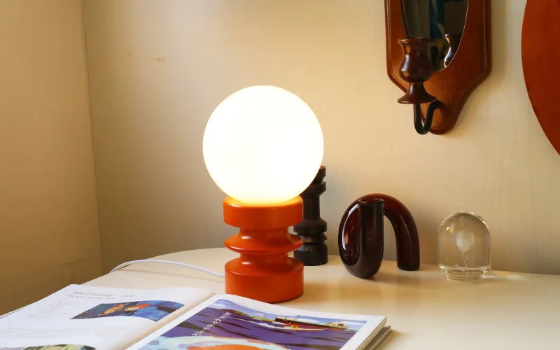 Luminária de Mesa Madeira e Vidro Retrô – Atmosfera Aconchegante para Quarto