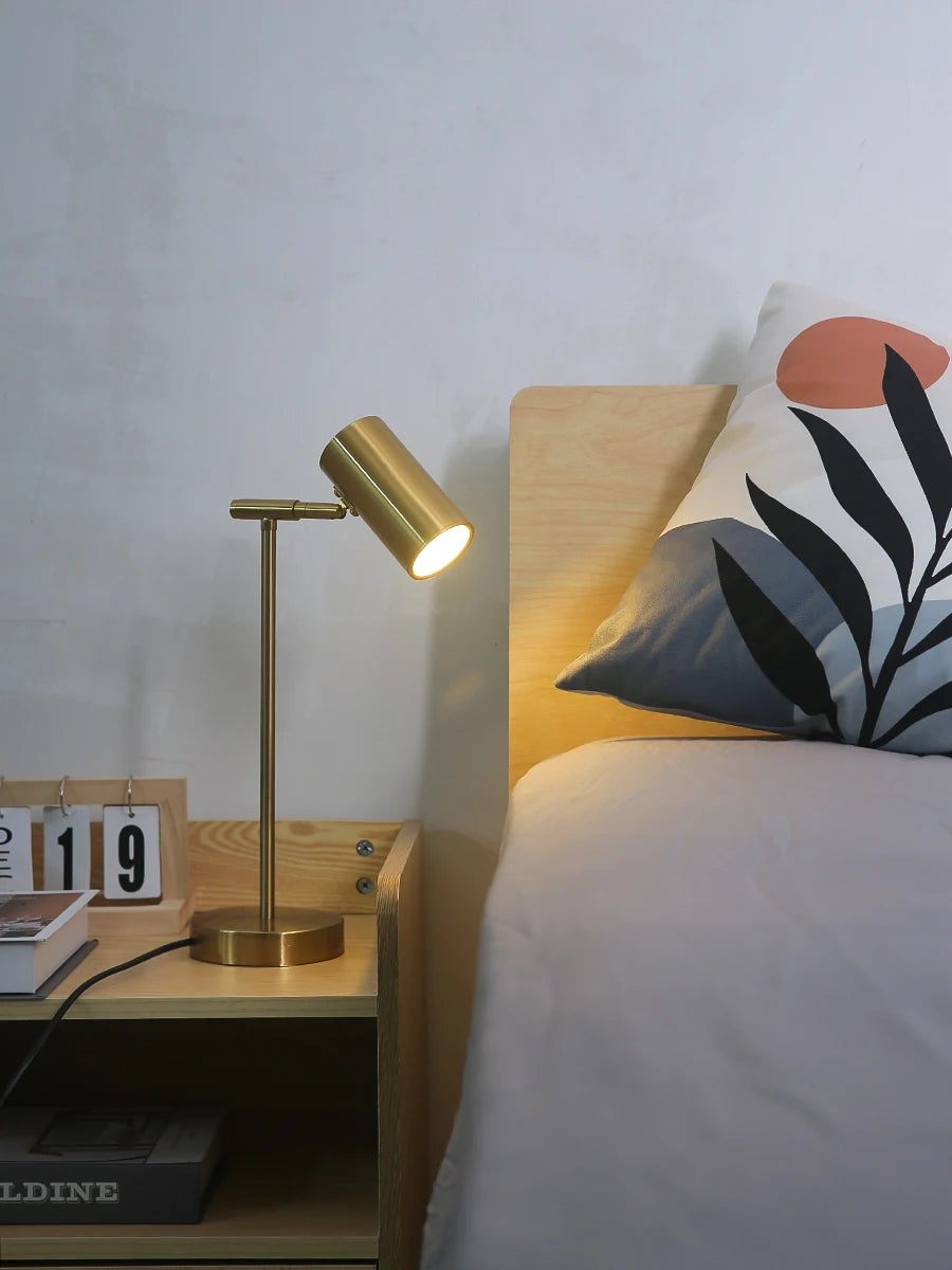 Luminária de Mesa Dourada Nórdica LED – Proteção Ocular para Escritório