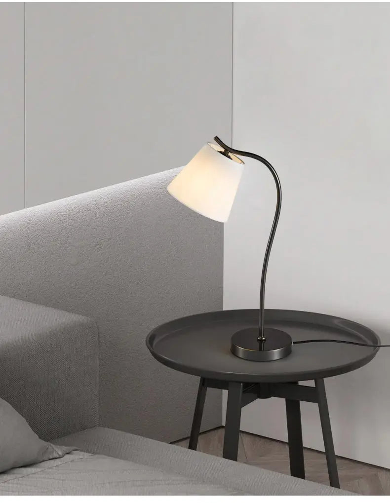 Luminária de Mesa Cobre Real com Cúpula Tecido LED – Quarto e Sala