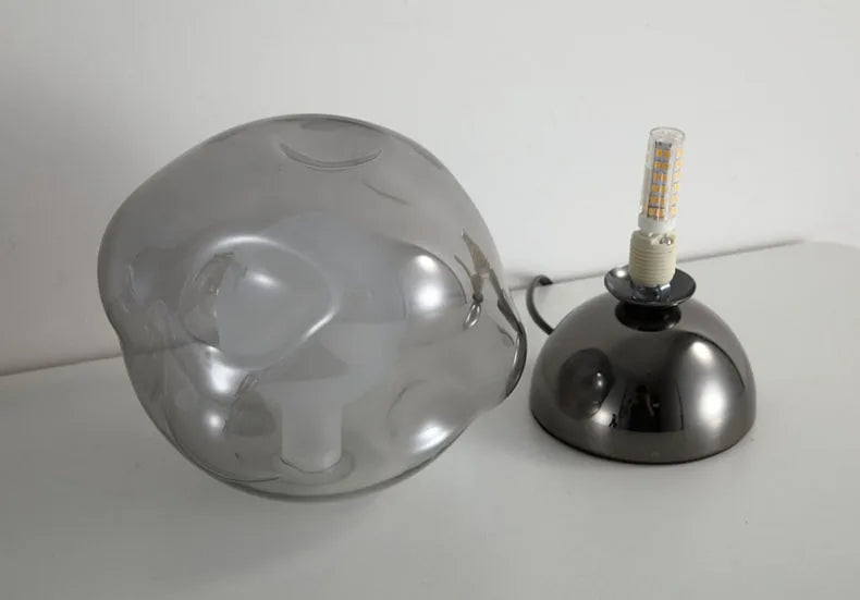 Luminaria de Mesa Armiora - Vidro Texturizado e Metal Escovado - cabeceira escultural