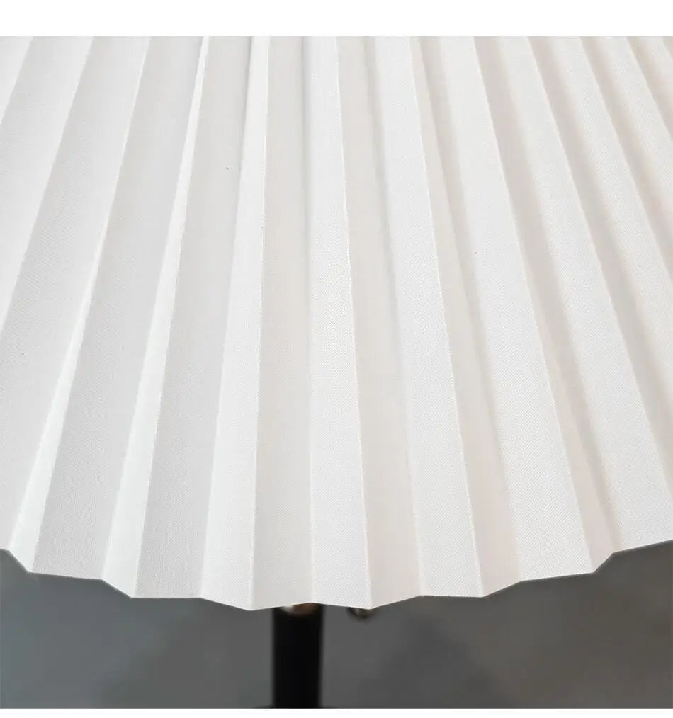 Abajur Metal Desk Lamp Light Luxo Estilo Vertical Bedside Decoration Black Table Lamp Pleated Fabric Lampshade Gold Lighting Fixture