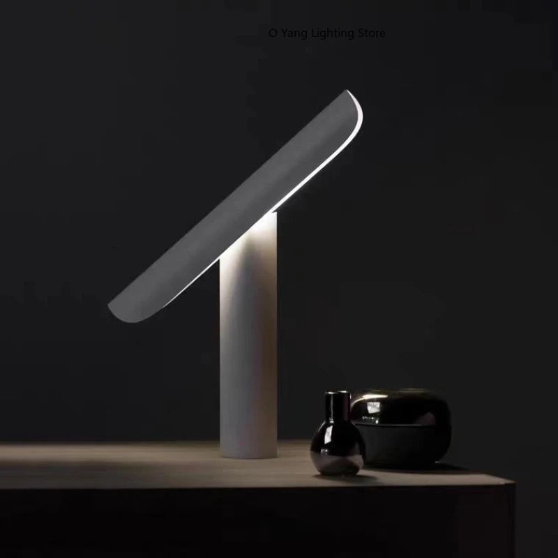 Luminária de Mesa Designer LED para Quarto e Hotel – Minimalista Colorida