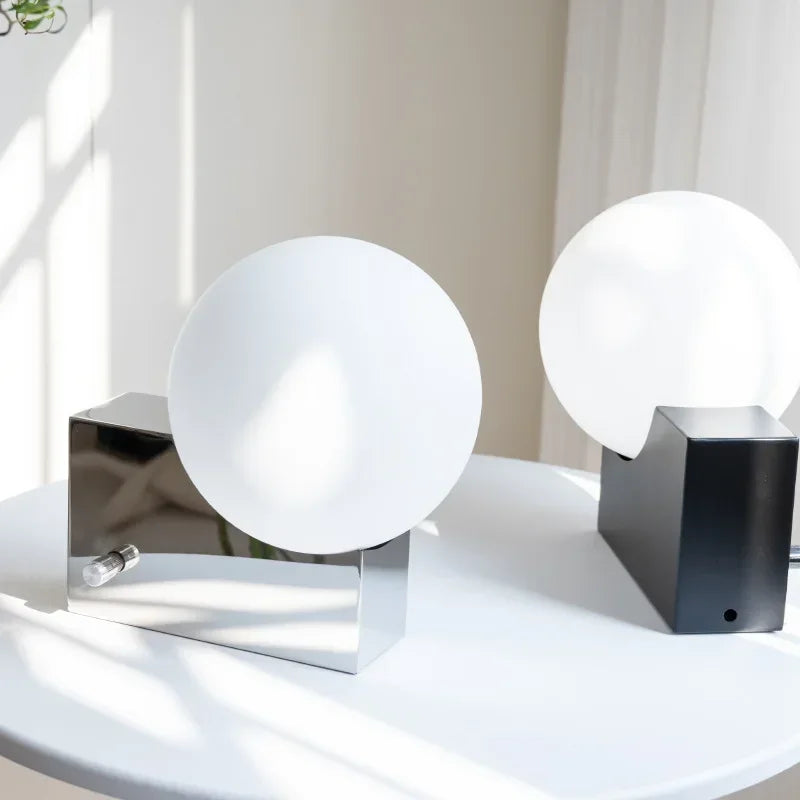 Luminária de Mesa Dinamarquesa Metal com Bola de Vidro LED – Designer