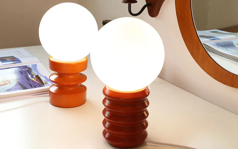 Luminária de Mesa Madeira e Vidro Retrô – Atmosfera Aconchegante para Quarto