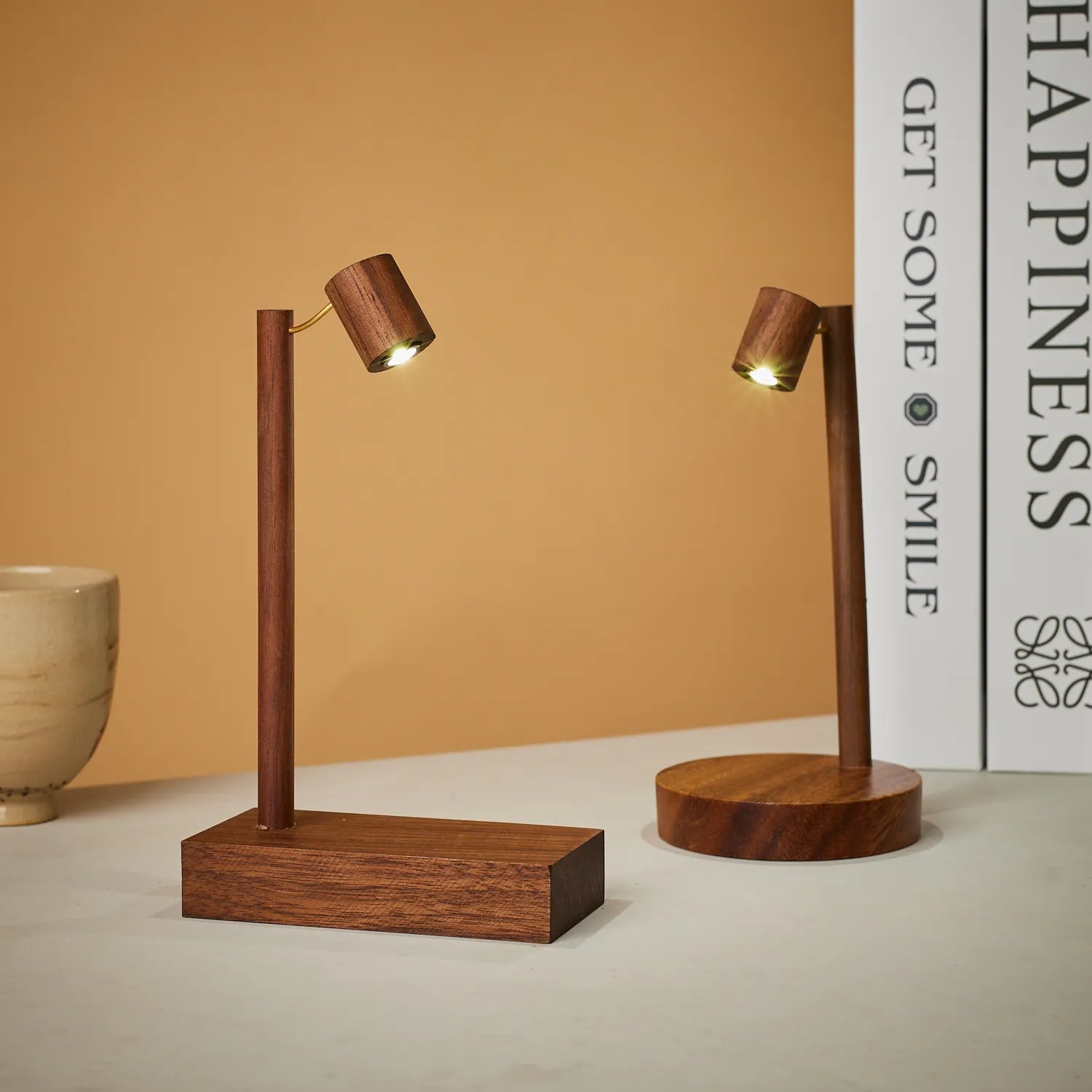 Luminária de Mesa Madeira Retrô com Botão Rotativo LED – Cabeceira