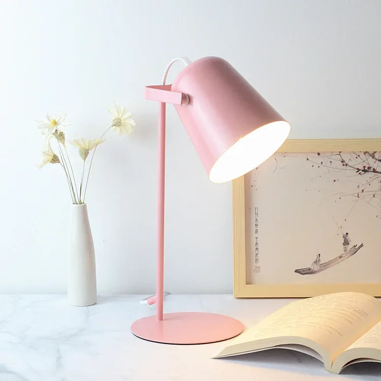 Luminária de Mesa LED Nórdica Preta para Estudo – Dormítorio e Home Office