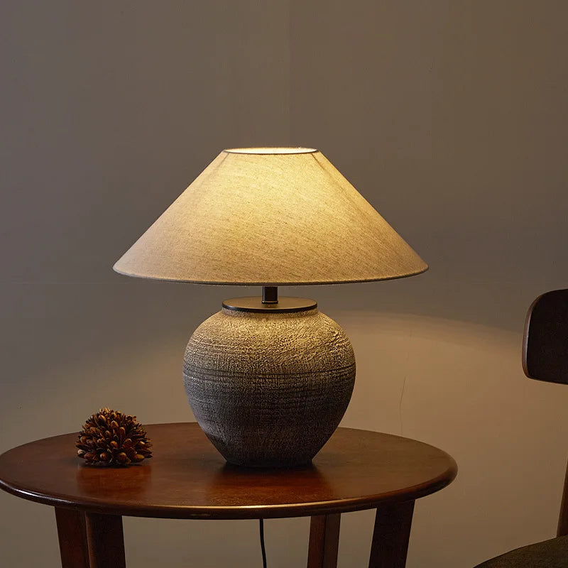 Luminaria de Mesa Avsia - Ceramica Artesanal e Linho - mesa lateral japandi