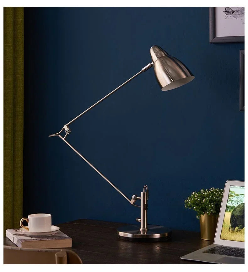 Luminária de Mesa Braço Articulado Alumínio Flexível com Lâmpada E27 LED