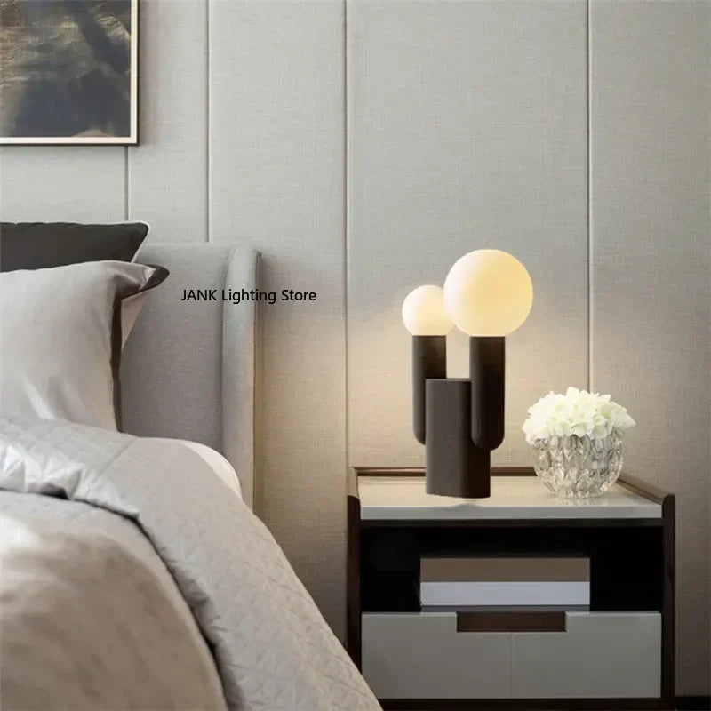 Luminária de Mesa Pós-Moderna LED Resina Dupla Esfera – Luxo Nórdico