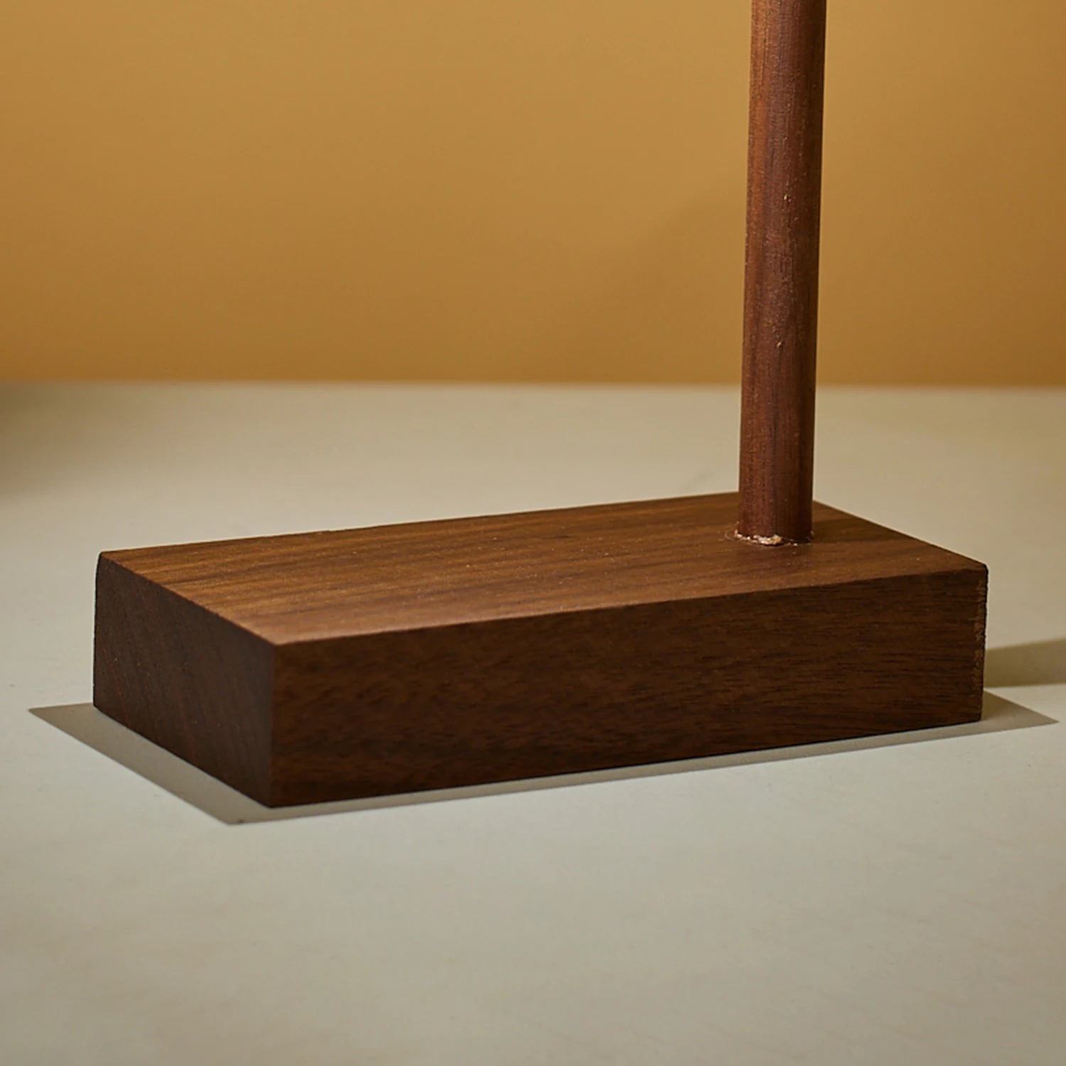 Luminária de Mesa Madeira Retrô com Botão Rotativo LED – Cabeceira
