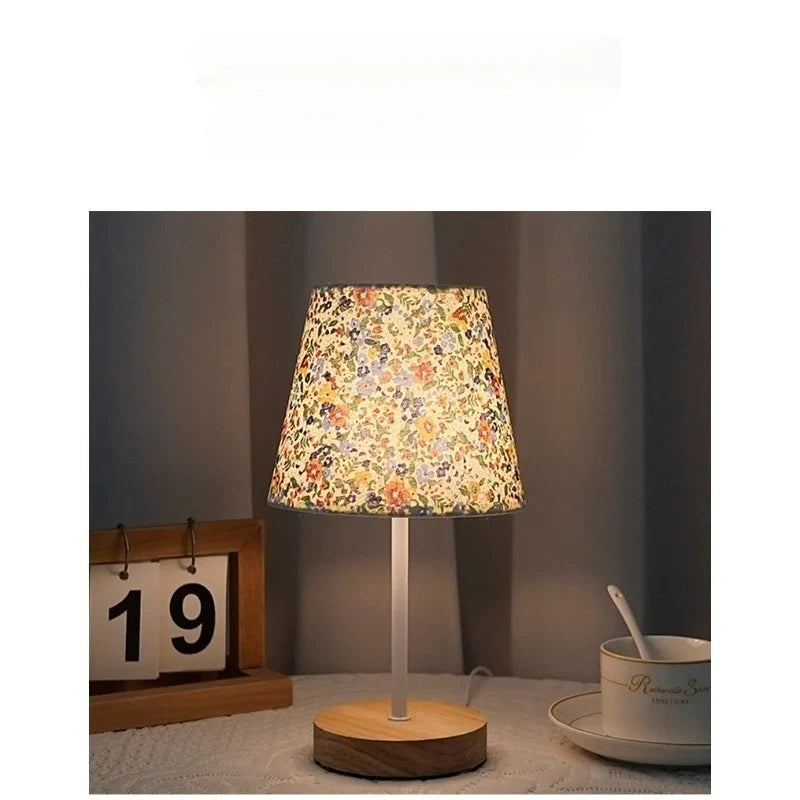 Luminaria de Mesa Avdie - Madeira Nogueira e Linho - cabeceira organico moderno