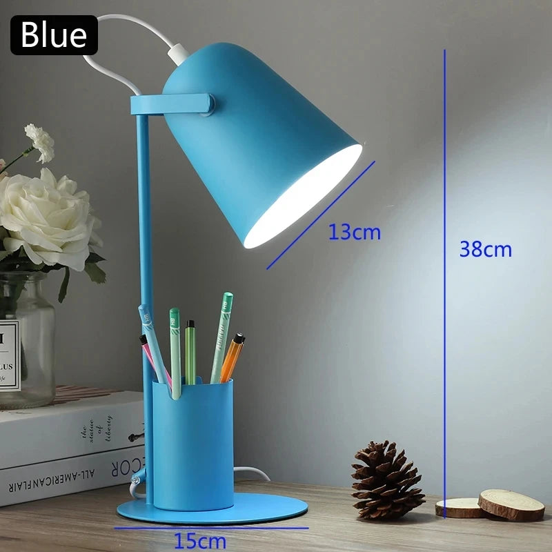 Luminária de Mesa LED com Porta-Caneta e Proteção Ocular – Design Nórdico