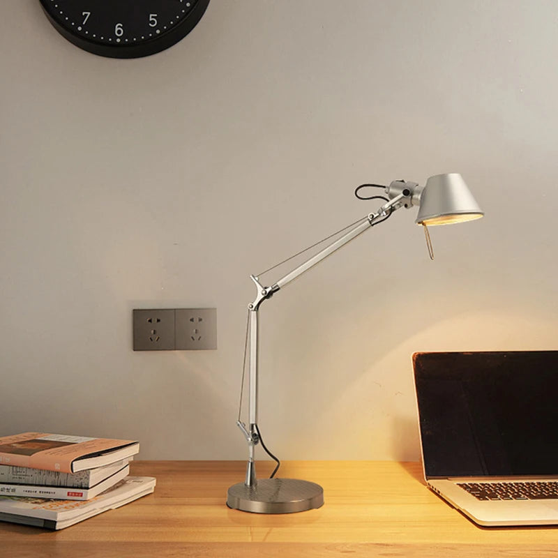 Luminária de Mesa Alumínio Cromado E27 Ângulo Regulável – Quarto e Escritório