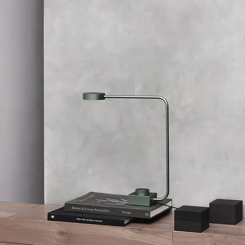 Luminária de Mesa Italiana Dimmável LED – Minimalista para Cabeceira