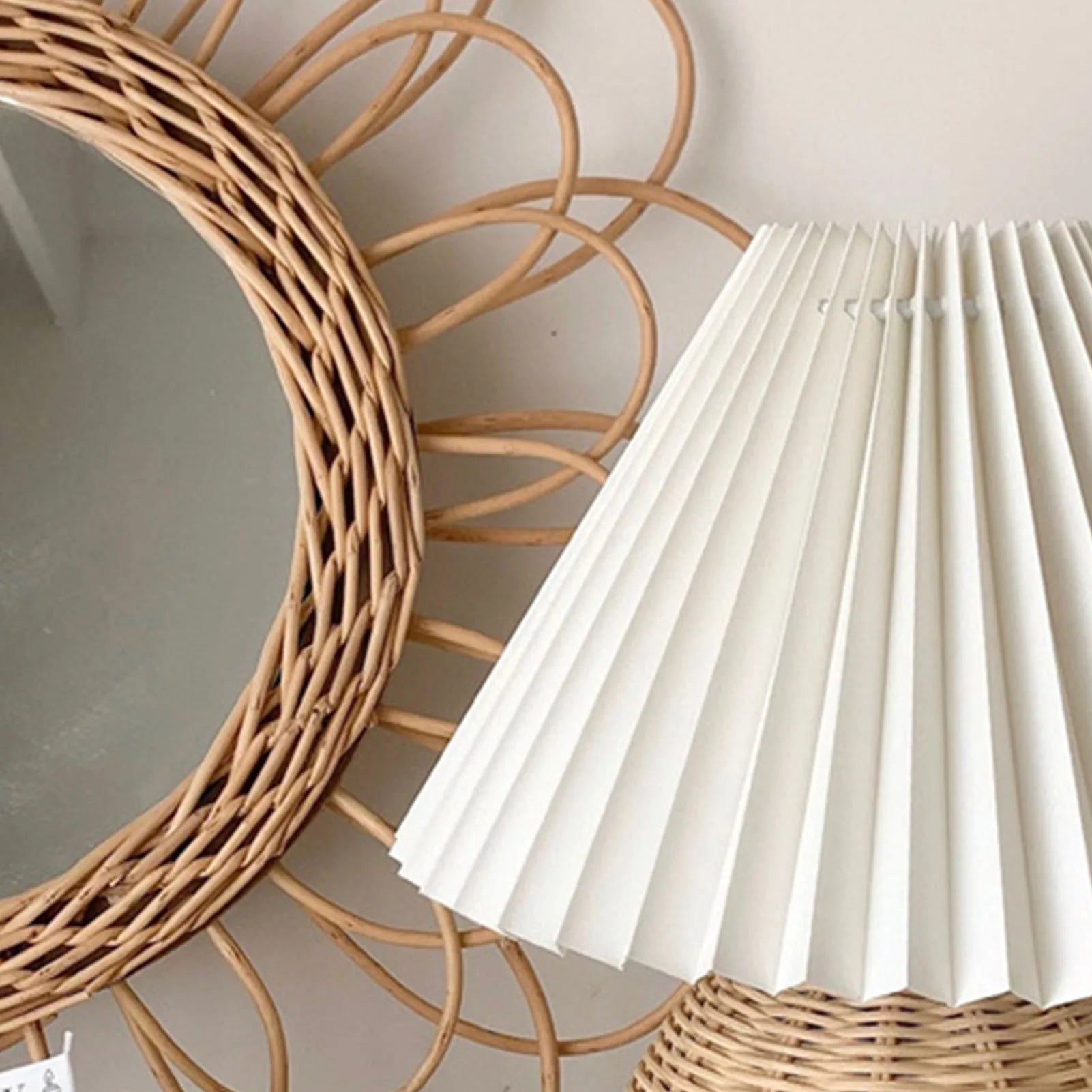 Luminária Mini Rattan Plissada Cabeceira Sala Vintage Boho